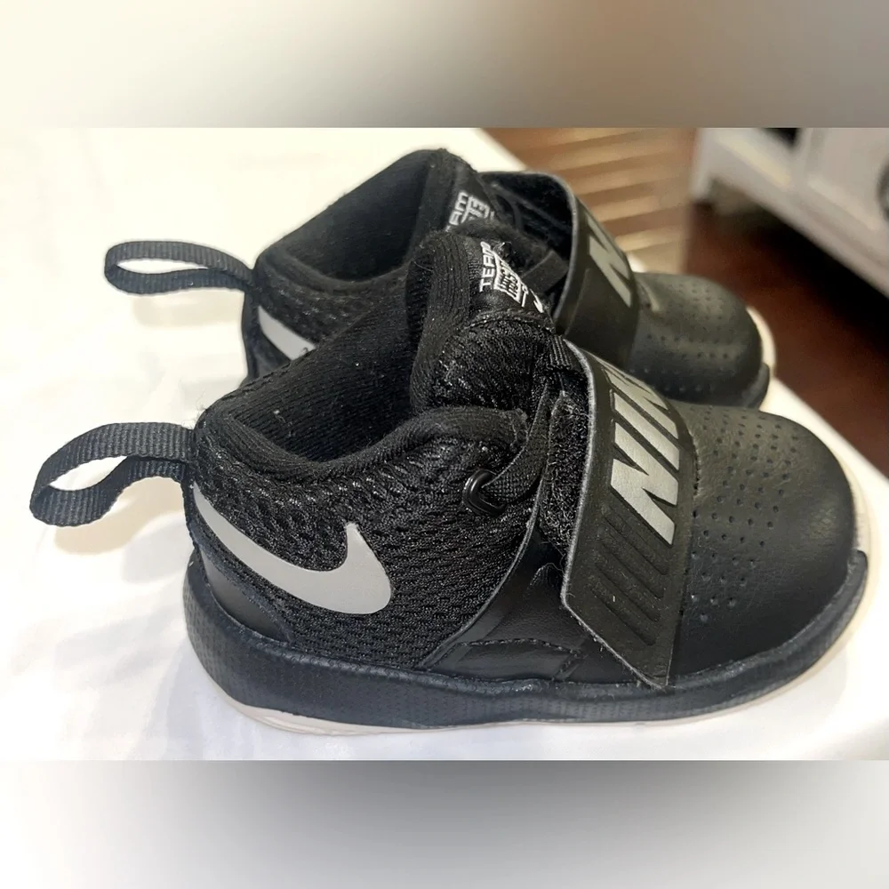 Nike 4C unisex black baby shoe Velcro
